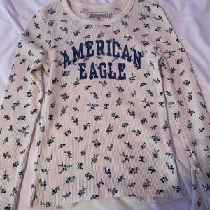 this is an american eagle long sleeve it’s hasn’t been worn it doesn’t have tags